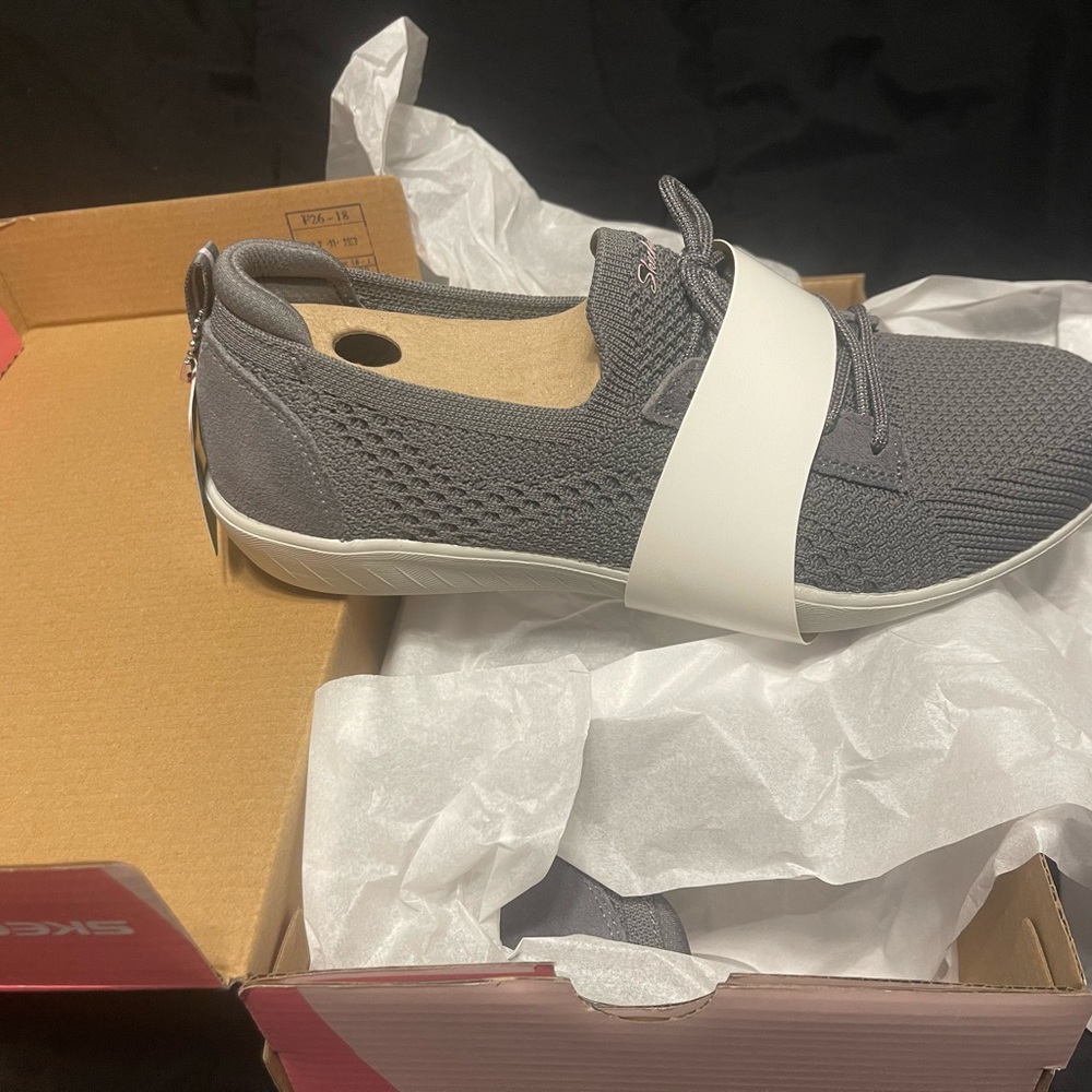 New never used 100434/ccl skechers